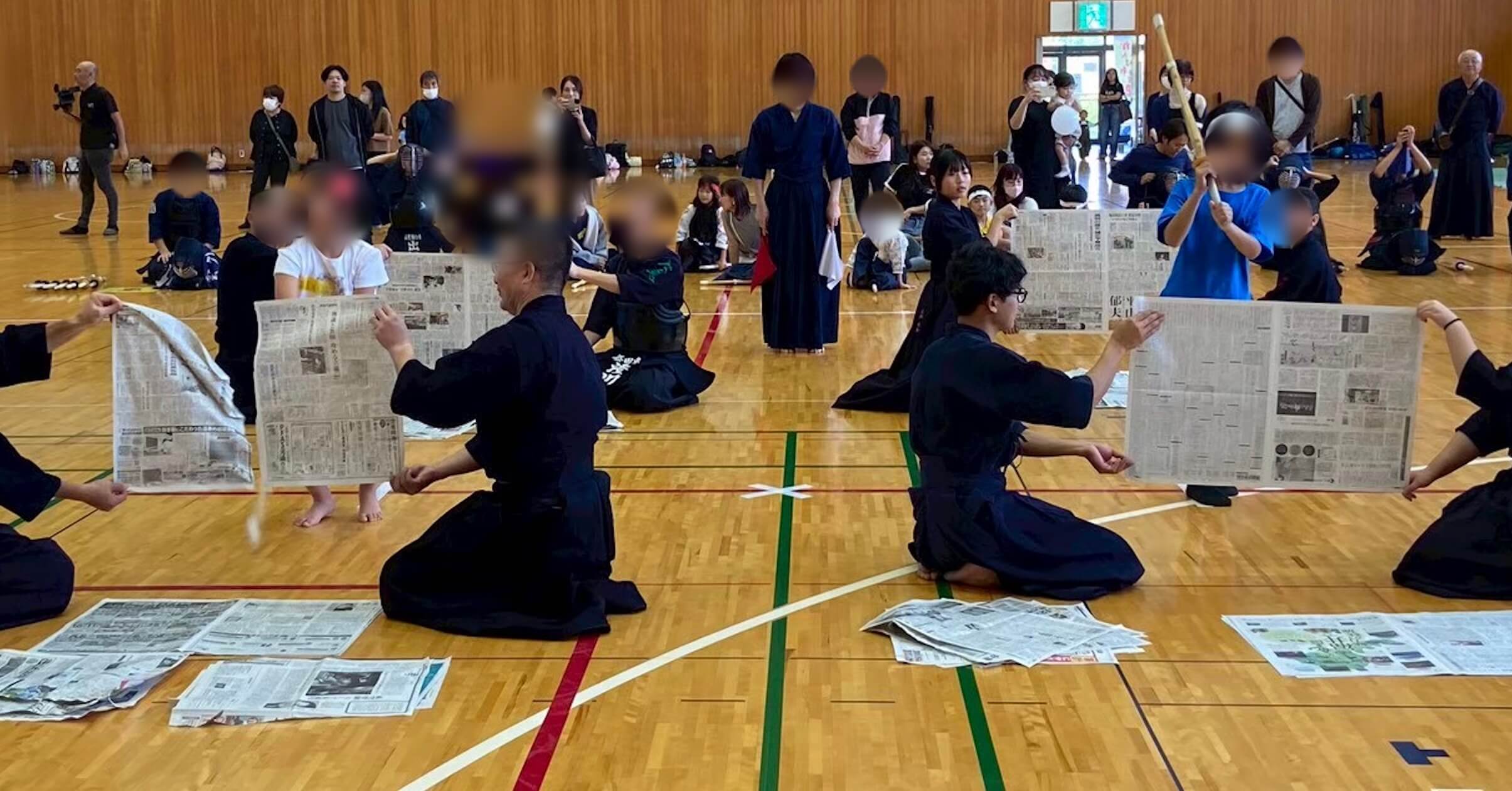 未経験者の新聞切り対決