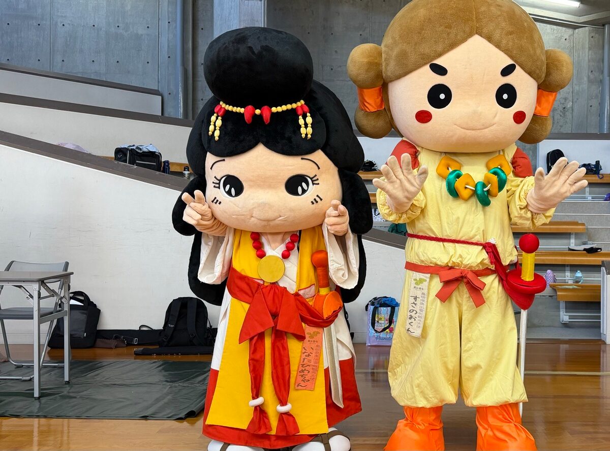 奥出雲町観光大使のいなたひめちゃんとすさのおくん