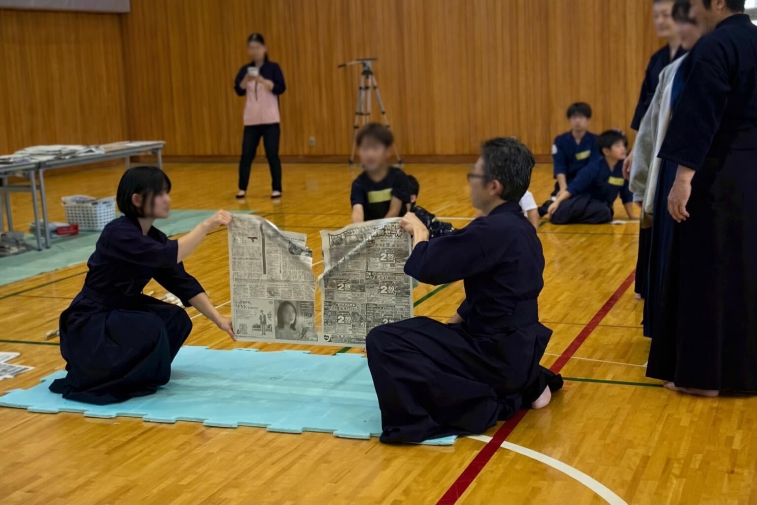 新聞切りブース