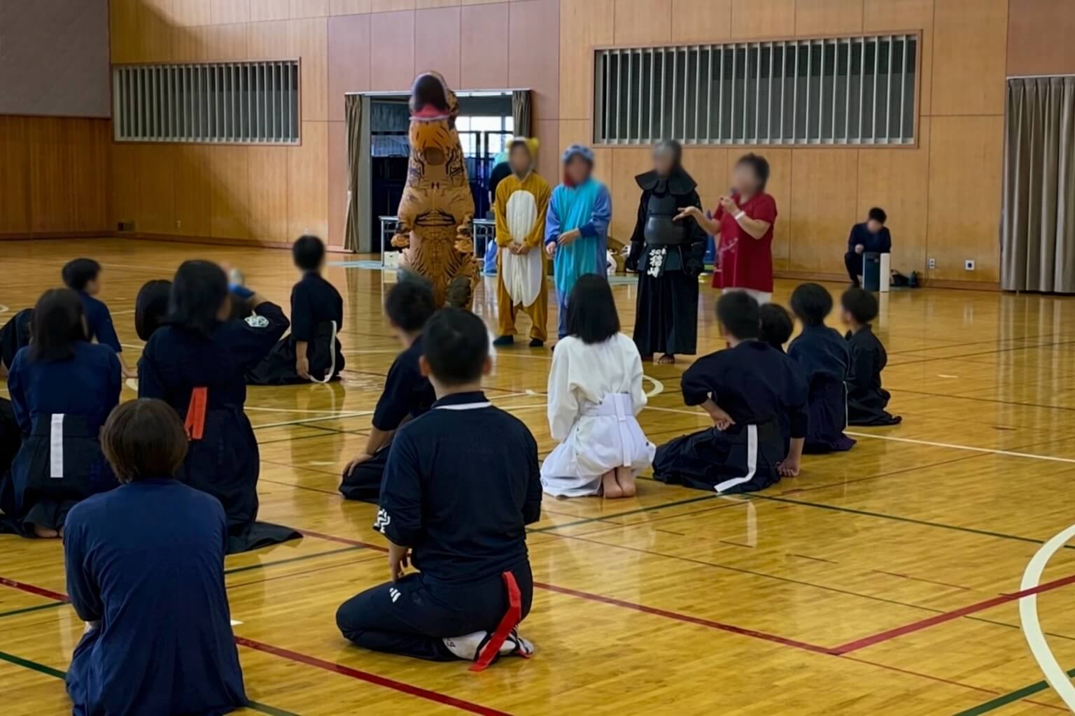 着ぐるみスタッフ登場