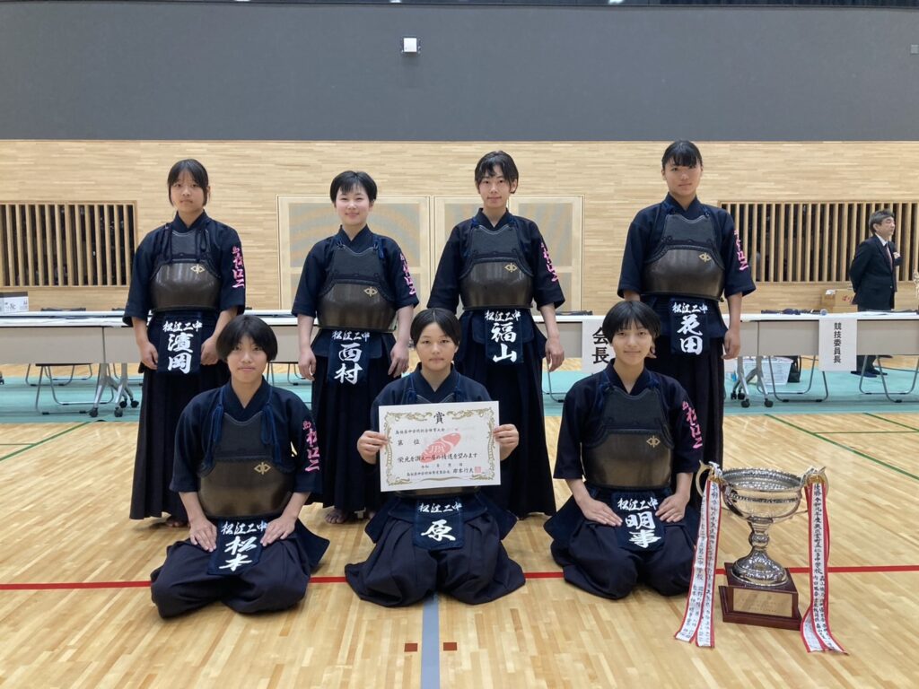 女子団体　優勝　松江市立第二中学校