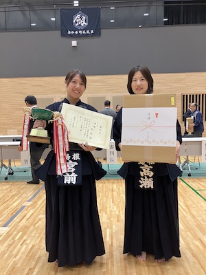 女子の部優勝　学剣連チーム
